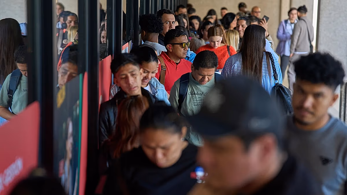 Les agents de l'immigration espagnols annulent leur grève après un accord visant à alléger la charge de travail liée à l'amnistie massive des migrants
