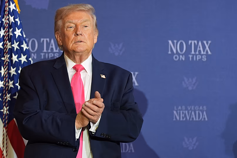 Le président américain Donald Trump est sur scène lors d'une table ronde sur l'absence de taxe sur les pourboires à Las Vegas, le 16 avril 2026.