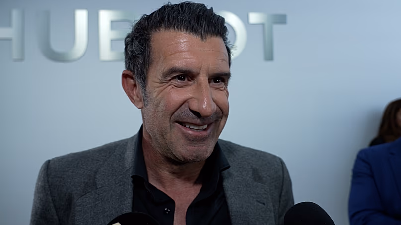 Luis Figo, ancien footballeur international portugais et ambassadeur Hublot, parle de son amour des montres au salon Watches and Wonders à Genève le 14 avril 2026