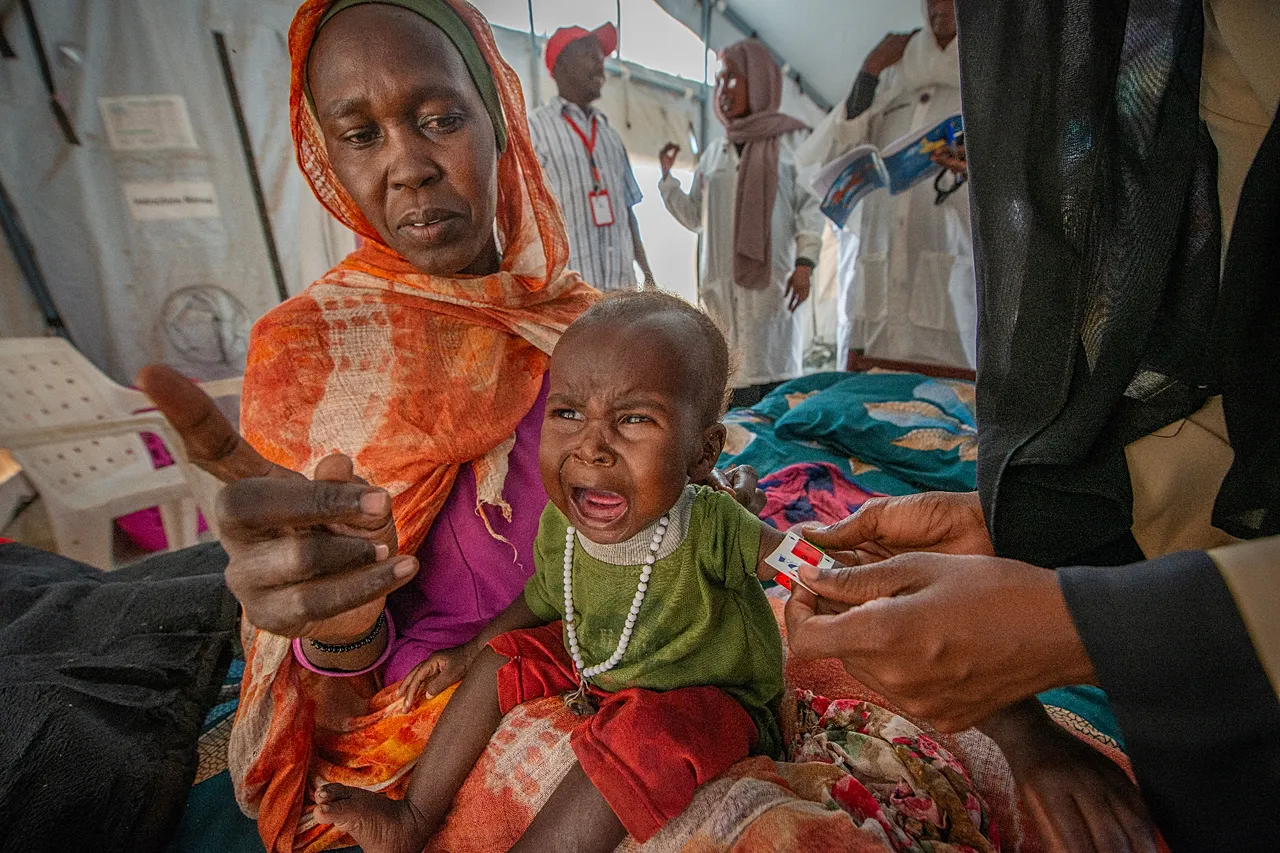 Halom, 50 ans, a amené sa petite-fille souffrant de malnutrition sévère dans une clinique nutritionnelle. Parmi les enfants de moins de 5 ans arrivés à Tawila le mois dernier, plus de 75 % souffraient de malnutrition aiguë.