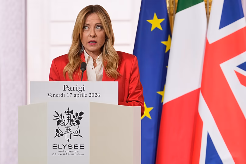 La Première ministre italienne Giorgia Meloni fait une déclaration à l'issue d'un sommet international visant à faire avancer les efforts de réouverture du détroit d'Ormuz à Paris, le 17 avril 2026.