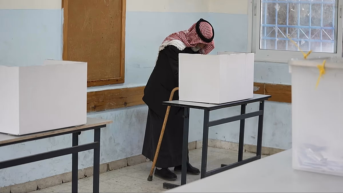 Les Palestiniens votent aux élections municipales en Cisjordanie et dans le centre de Gaza, les premières depuis le début de la guerre
