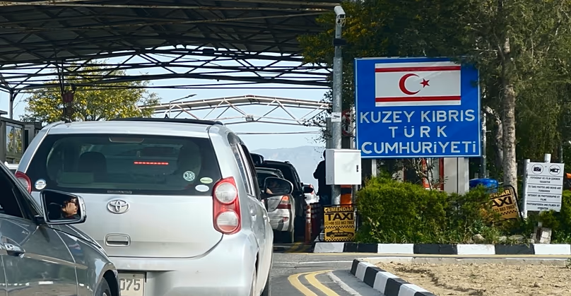 Nicosie : point de contrôle pour passer vers la « République turque de Chypre du Nord » autoproclamée et reconnue uniquement par la Turquie