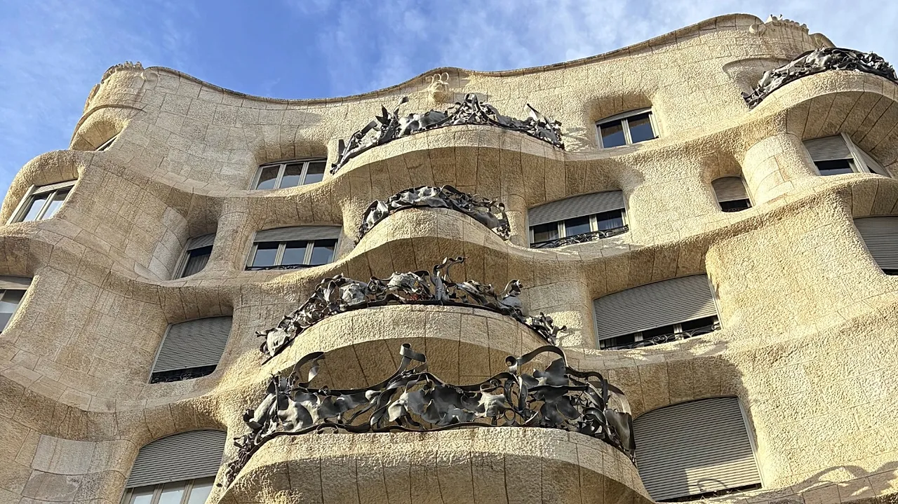 Garde-corps en fer forgé de la Casa Mila, Barcelone, Catalogne, Espagne, 2026.
