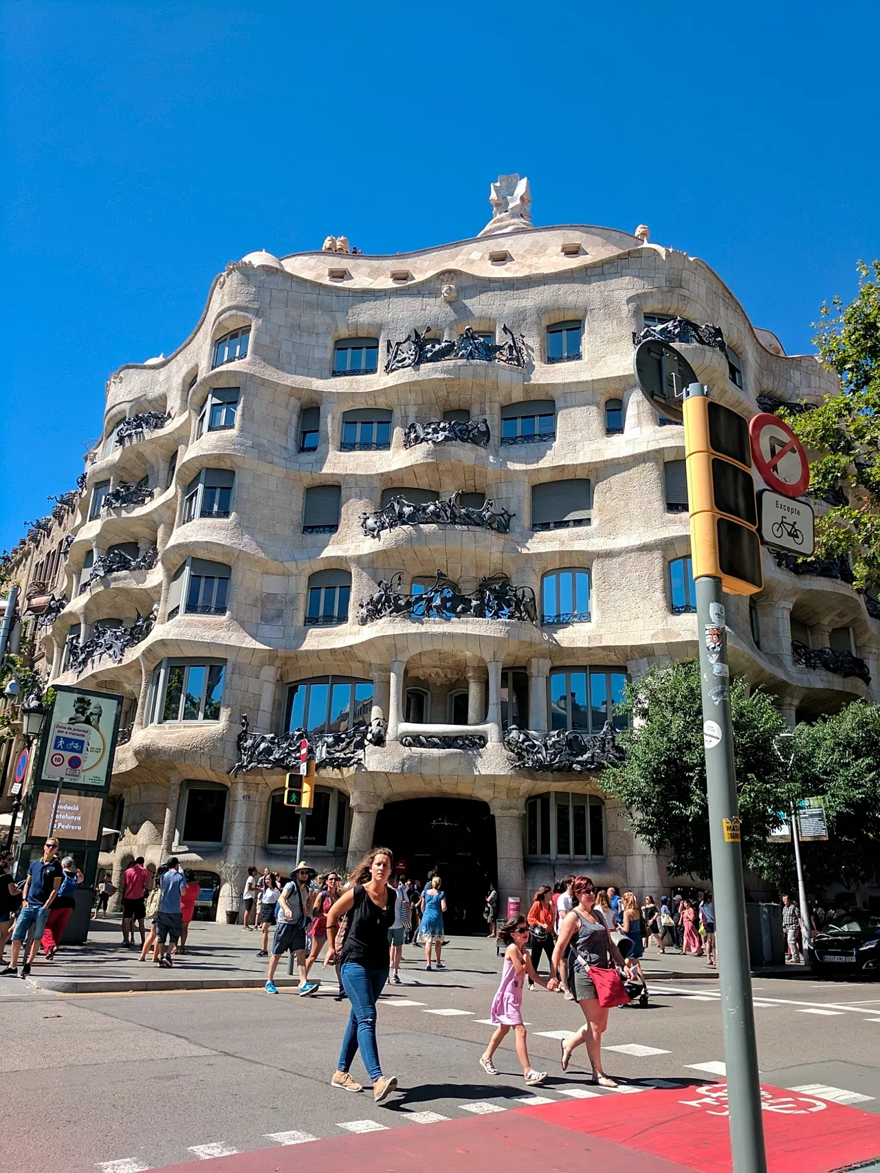 DOSSIER – Extérieur de la Casa Milà, Barcelone, Catalogne, Espagne, juin 2017.