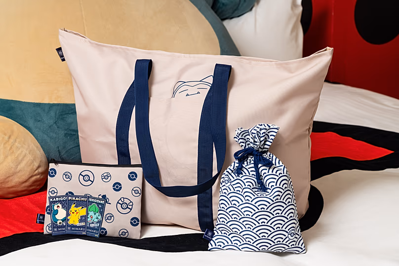 Chaque séjour comprend des produits originaux MIMARU en édition spéciale, tels que des sacs en tissu thématiques et des objets de collection.