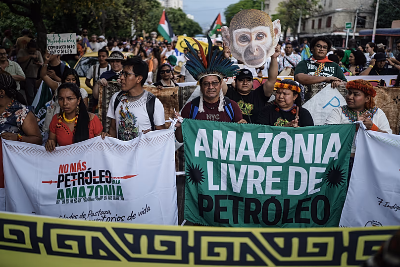 Des militants participent à une manifestation lors d'une conférence visant à abandonner les combustibles fossiles, le lundi 27 avril 2026, à Santa Marta, en Colombie.