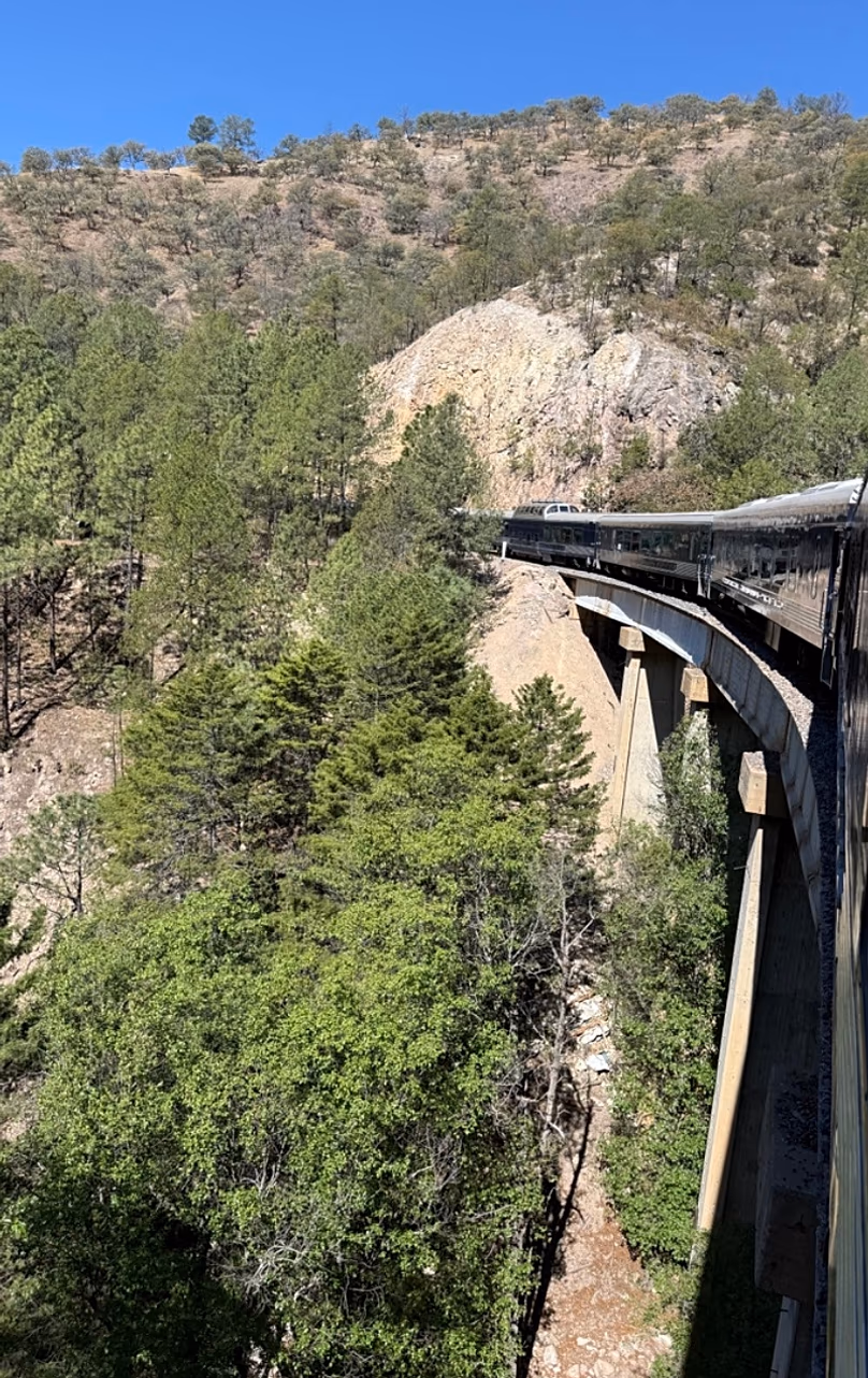Le train traverse 37 ponts sur son parcours