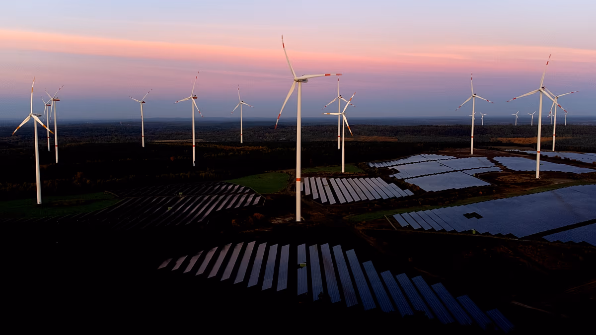 « Découplage des chocs liés aux combustibles fossiles » : l'électricité européenne rendue 25 % moins chère grâce au solaire et à l'éolien