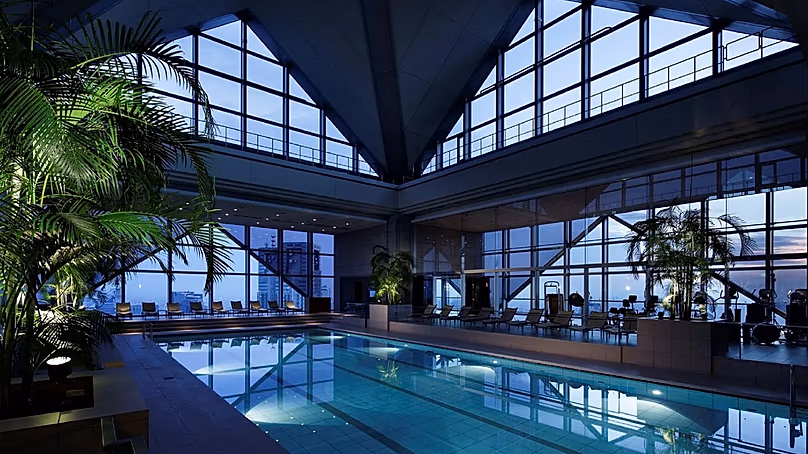 Lost in Translation de Sophia Coppola a été tourné dans divers lieux du Park Hyatt Tokyo, y compris à la piscine.