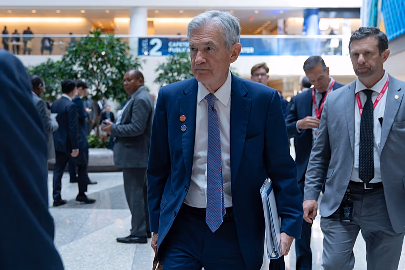 Le président de la Réserve fédérale, Jerome Powell, quitte la réunion du Comité monétaire et financier international (CMFI) à Washington, le 17 avril 2026.