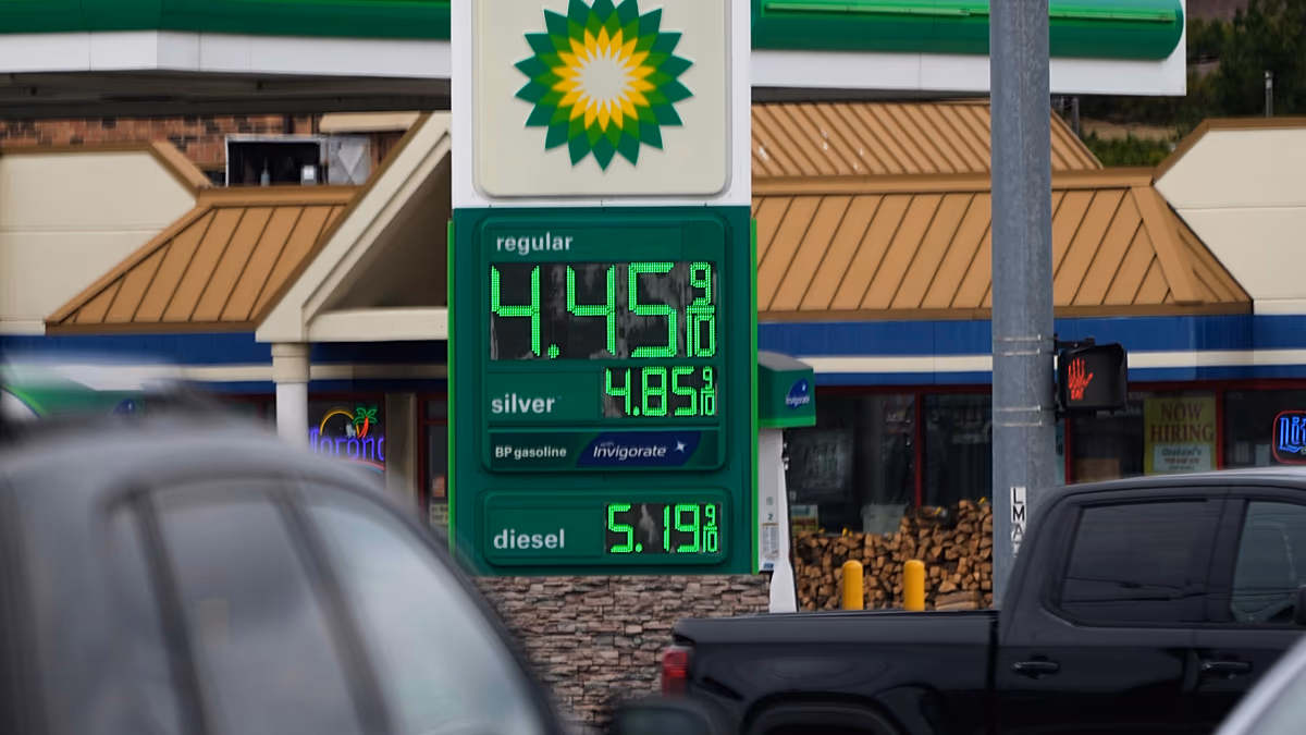 La « guerre aux combustibles fossiles » de Trump est l’occasion idéale pour mettre fin à la dépendance au pétrole et au gaz, selon les experts