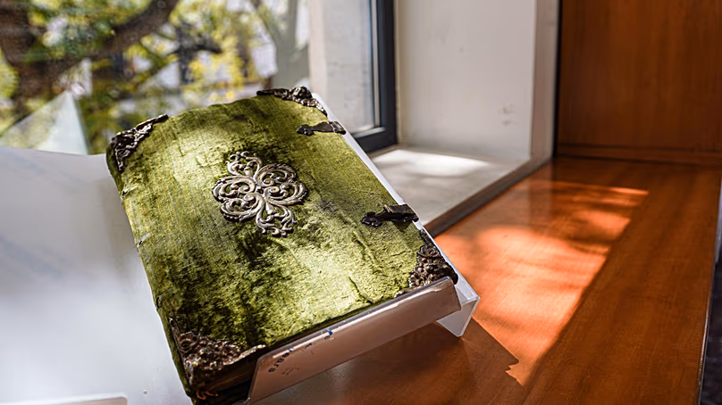 Livre manuscrit du XVIIe siècle du Colegio del Arte Mayor de la Seda de Valencia.