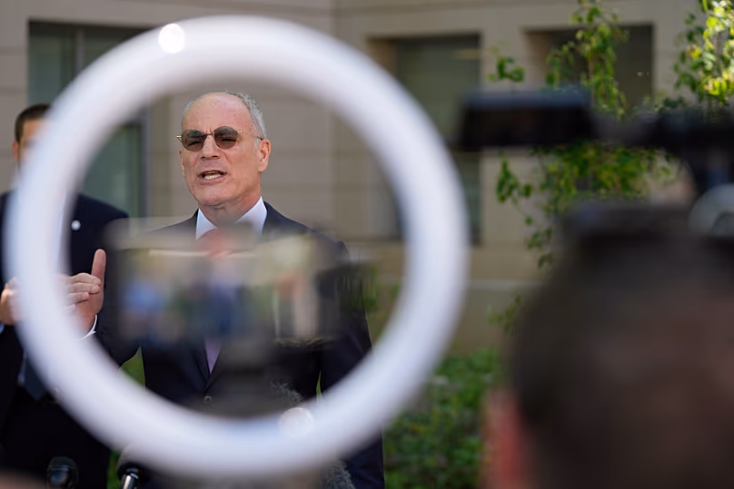 L'ambassadeur israélien aux États-Unis, Yechiel Leiter, s'adresse aux journalistes devant le Département d'État à Washington, le 14 avril 2026.