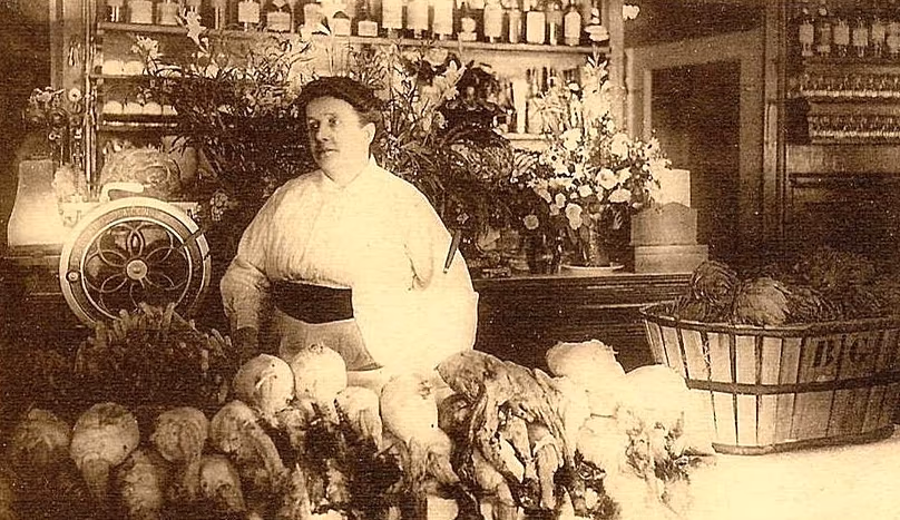 Françoise Fayolle préparant ses poulets en demi-deuil dans son restaurant du 73 rue Duquesne (Lyon) à la fin du XIXe siècle.