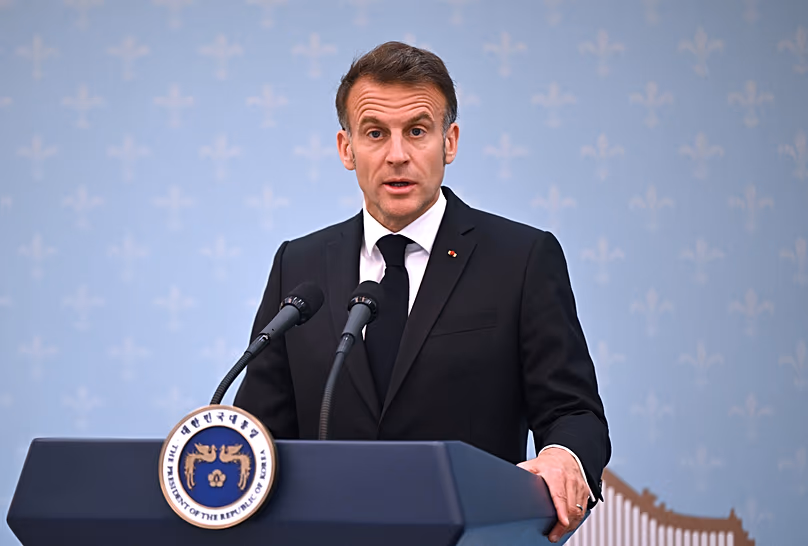 Le président français Emmanuel Macron s'exprime lors d'une conférence de presse à Séoul, le 3 avril 2026.