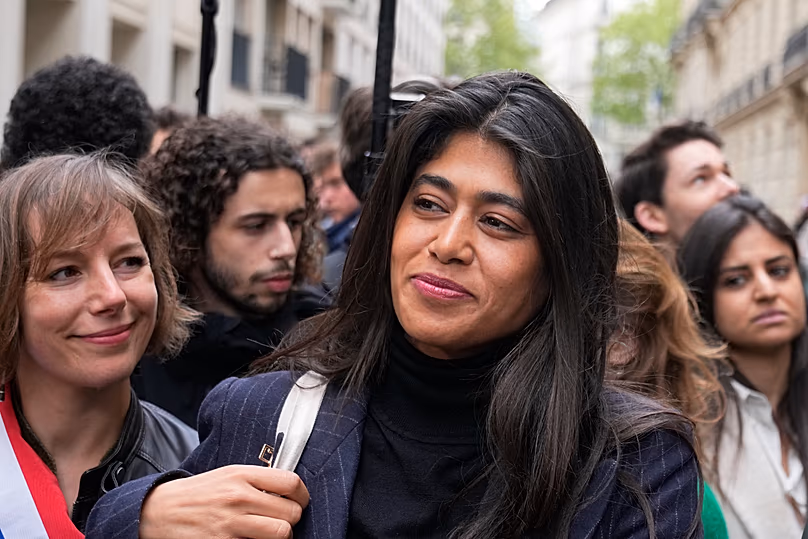 La députée du parti d'extrême gauche La France Insoumis (Les Insoumis) Rima Hassan arrive à Sciences-Po à Paris le vendredi 26 avril 2024.