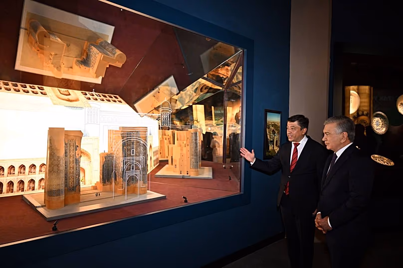 Le Président de l'Ouzbékistan Shavkat Mirziyoyev a visité le Musée national de l'histoire des Timurides