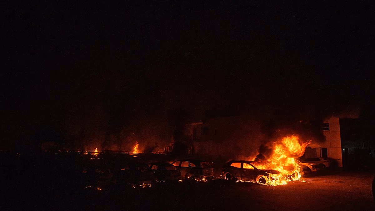 Moscou bombarde l'Ukraine tandis que Kyiv cible les installations pétrolières russes