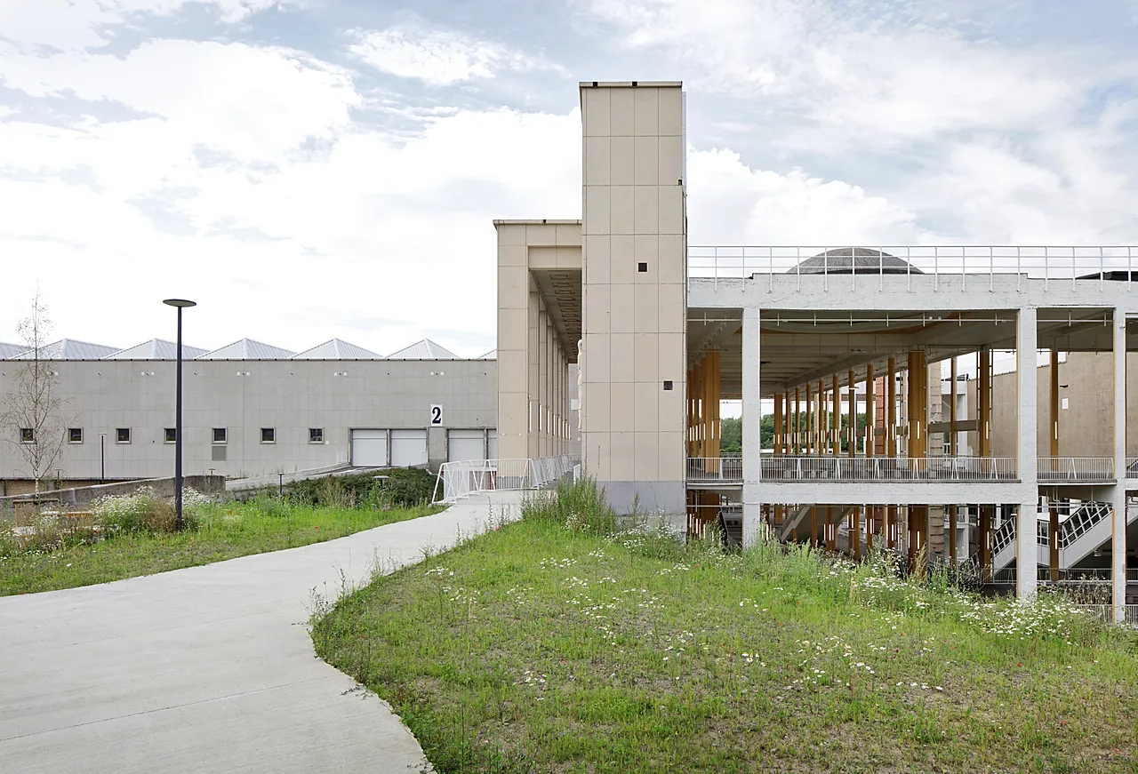 Palais des Expositions de Charleroi par AgwA et l'architecte Jan de Vylder Inge Vinck.