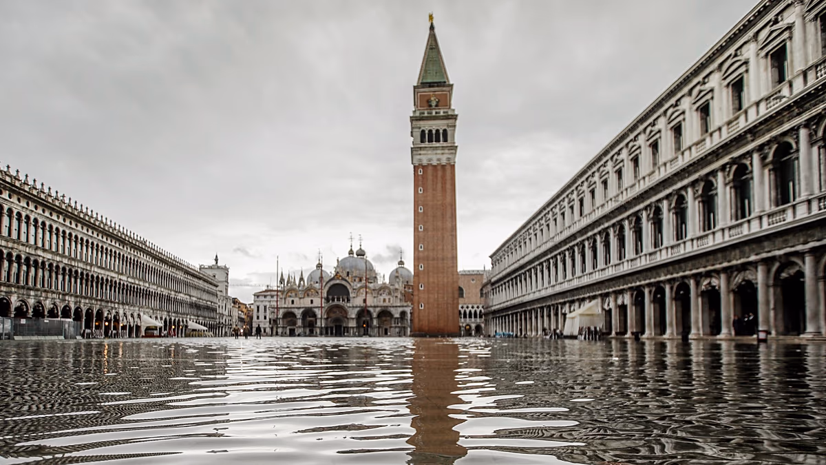 Venise est menacée par la montée du niveau de la mer. La ville sera-t-elle contrainte de déménager ?
