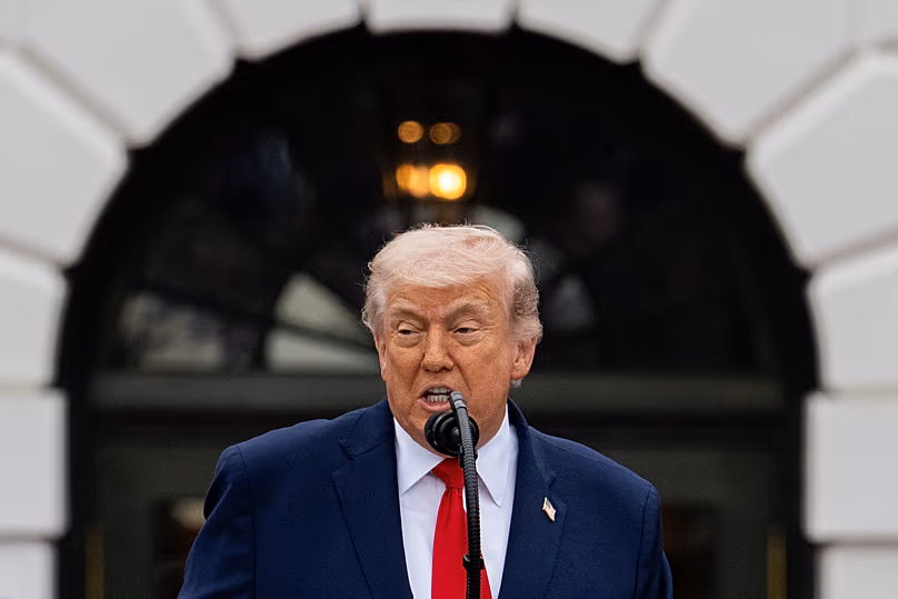 Le président américain Donald Trump s'exprime lors d'une cérémonie d'arrivée en visite d'État du roi Charles III de Grande-Bretagne à la Maison Blanche, le 28 avril 2026.