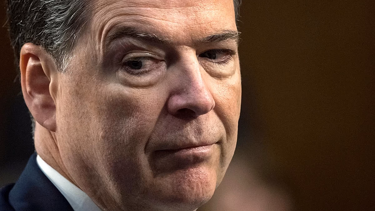 L'ancien directeur du FBI Comey inculpé dans le cadre d'une enquête sur la publication en ligne, selon des responsables, constituait une menace pour Trump