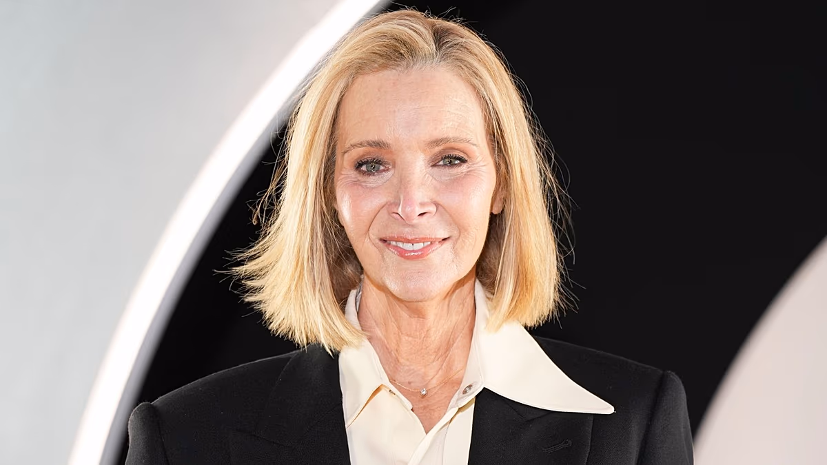 Lisa Kudrow dit que les auteurs de "Friends" ont discuté des "fantasmes sexuels" sur les stars féminines