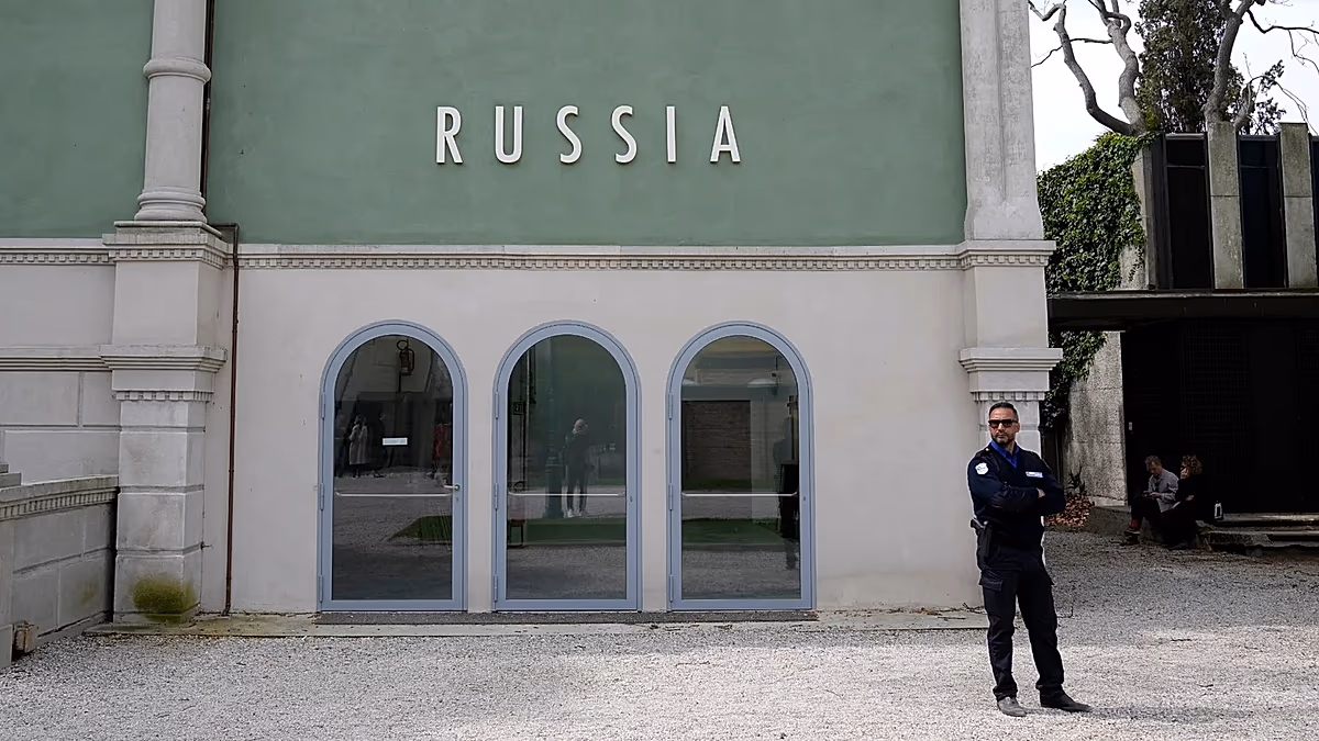 Le jury international de la Biennale de Venise démissionne alors que le gouvernement italien s'oppose à la participation de la Russie