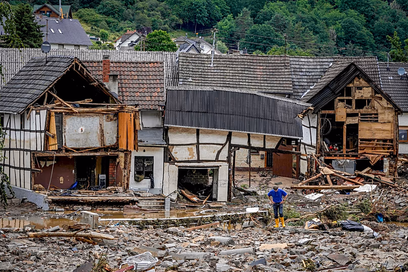 DOSSIER – Des maisons détruites sont vues à Schuld, en Allemagne, le jeudi 15 juillet 2021.