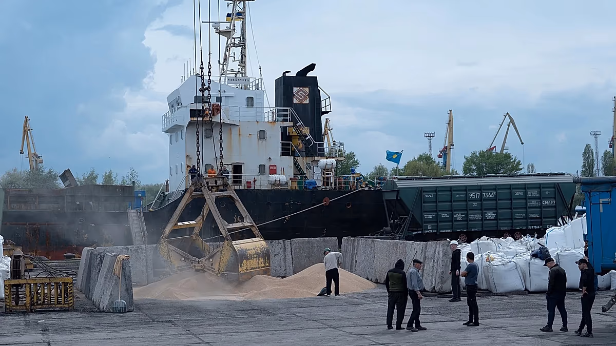 L'Ukraine demande officiellement à Israël de saisir un navire transportant des céréales volées par la Russie
