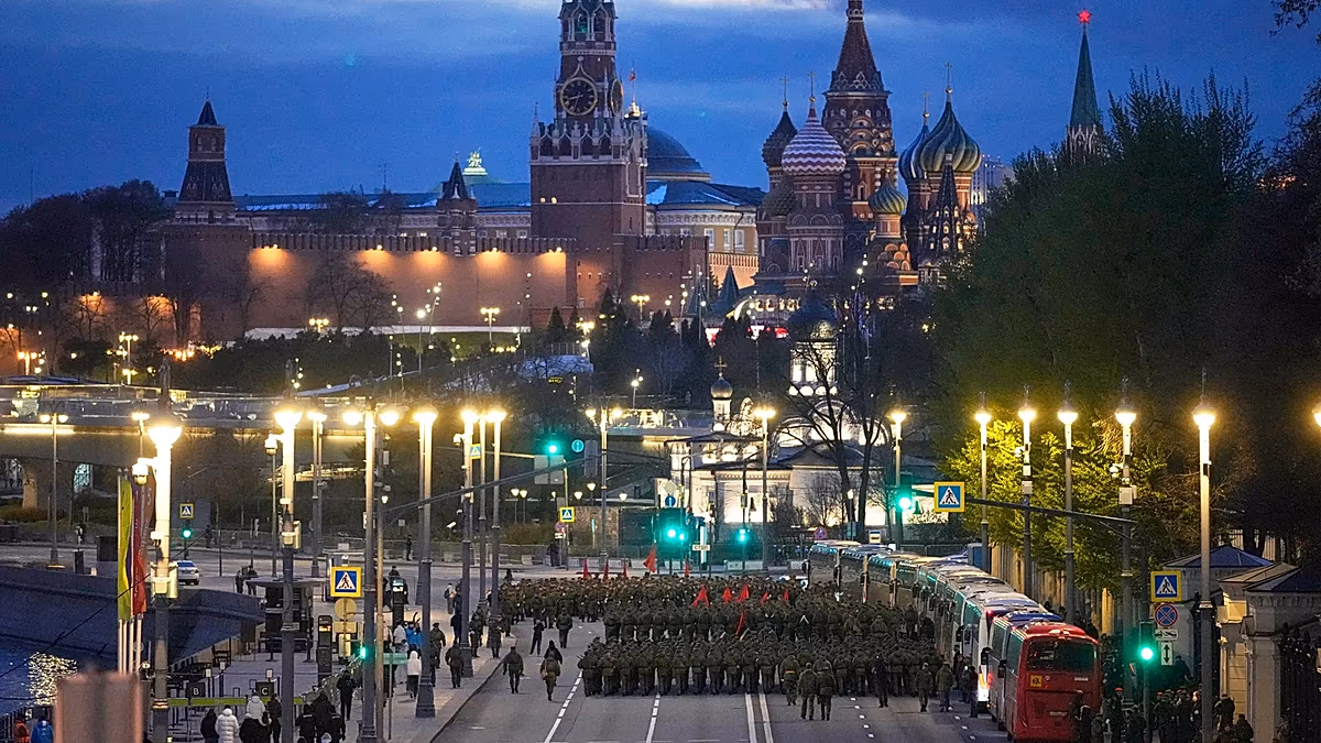 La Russie déclare unilatéralement le cessez-le-feu le Jour de la Victoire tandis que Zelensky propose sa propre trêve