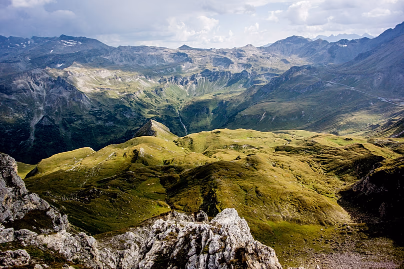 Le plus grand parc national d'Autriche s'étend sur un paysage alpin de glaciers, de cascades, de prairies de fleurs sauvages et de sommets de 3 000 mètres.