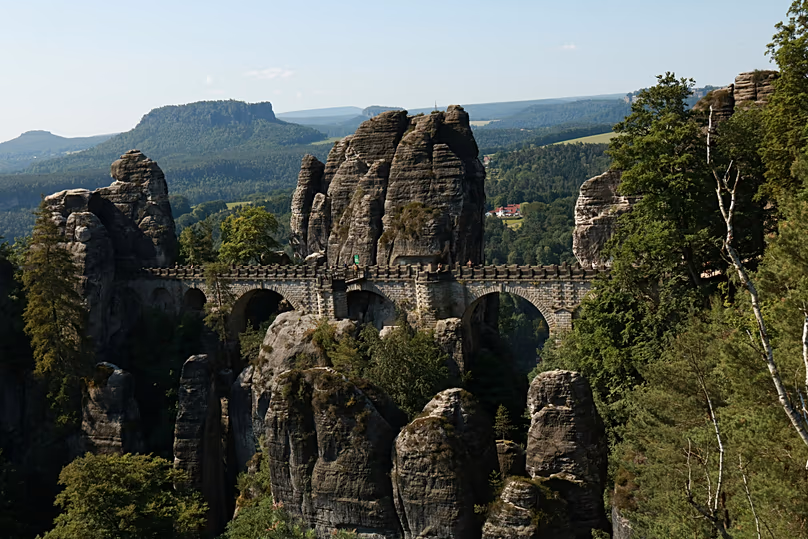 Situé au cœur des montagnes de grès de l'Elbe, le parc national de la Suisse saxonne attire plus de 1,7 million de visiteurs chaque année.