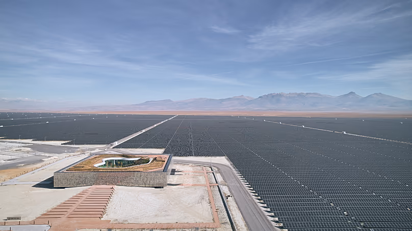 Kalyon Karapınar SPP compte environ 3,5 millions de panneaux solaires couvrant une superficie d'environ 20 millions de mètres carrés.