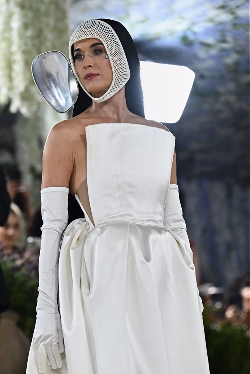 Ne m'enfermez pas : Katy Perry s'est éclatée derrière son masque au Met Gala à New York, le 4 mai 2026