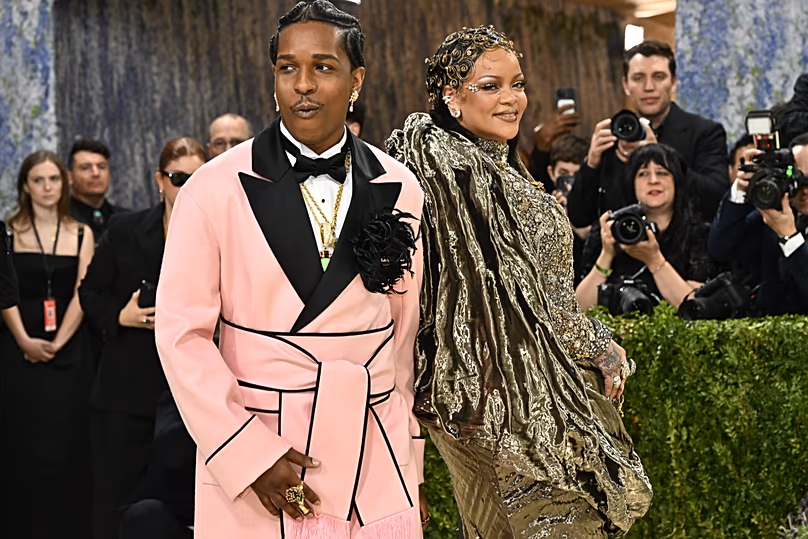 A$AP Rocky, à gauche, et Rihanna arrivent au Met Gala, le 4 mai 2026