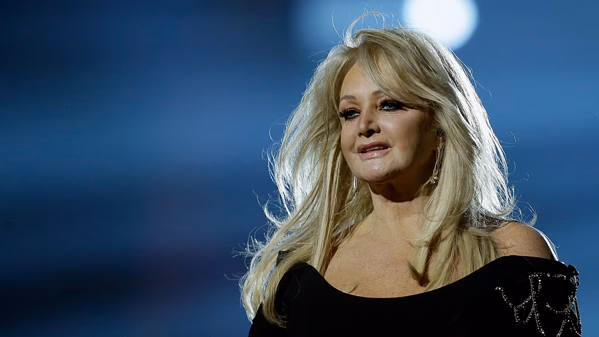 La chanteuse Bonnie Tyler se rétablit après une opération d'urgence au Portugal