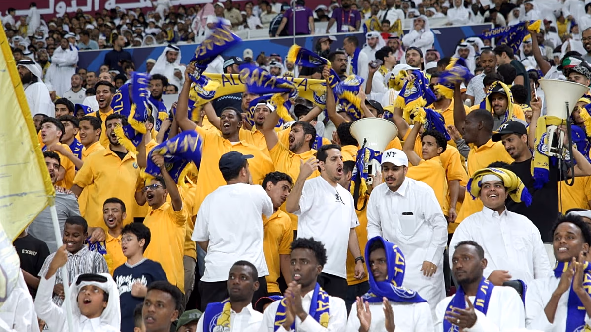 Les supporters se rassemblent pour la finale de la Coupe Amir alors que les soirées de football et les stades bondés reviennent au Qatar