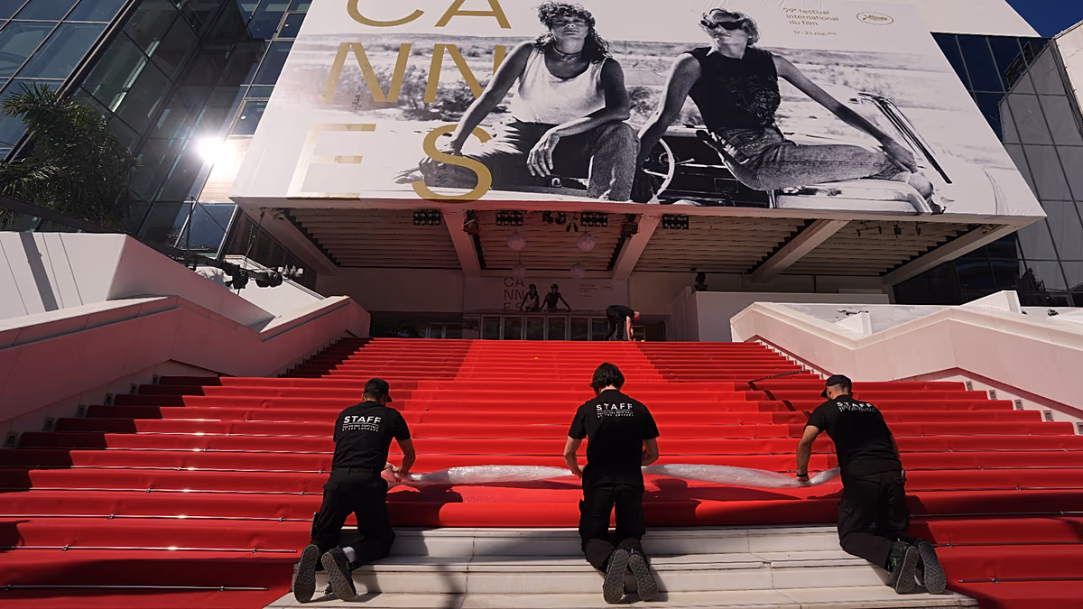 "Zapper Bolloré" : la protestation contre l'édition s'étend au cinéma français à Cannes