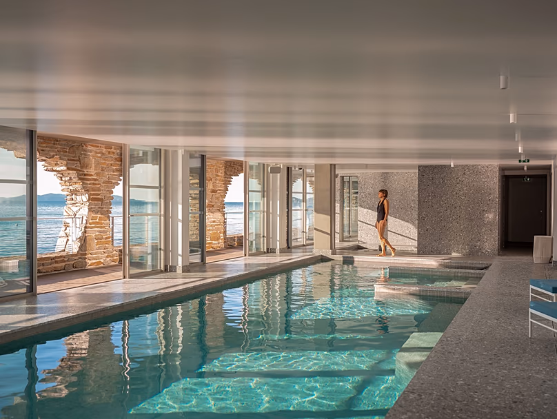 La station balnéaire des Roches dispose d'une magnifique piscine intérieure