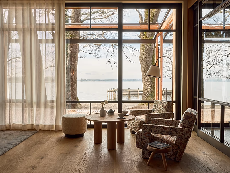 Chiemgauhof Lakeside Retreat offre une vue sur le lac Chiemsee