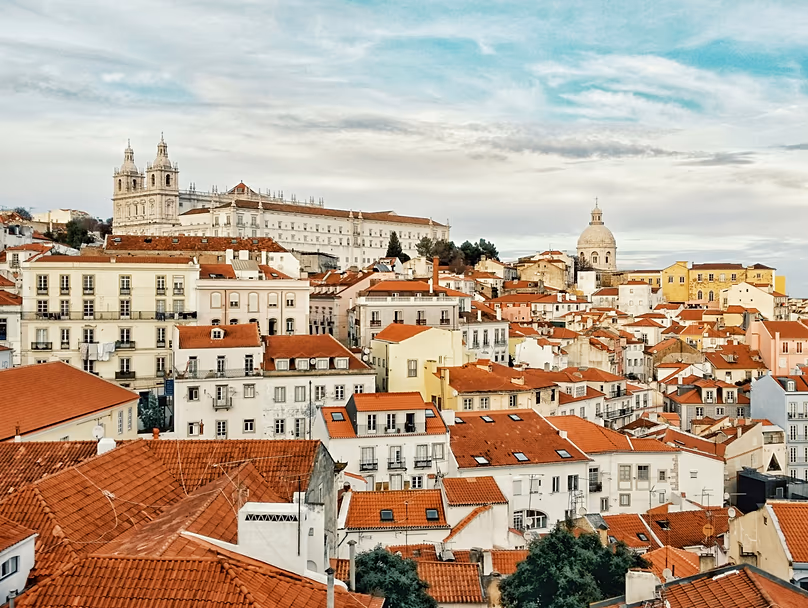 Le quartier d'Alfama à Lisbonne est l'un des plus populaires et des plus accessibles à pied.