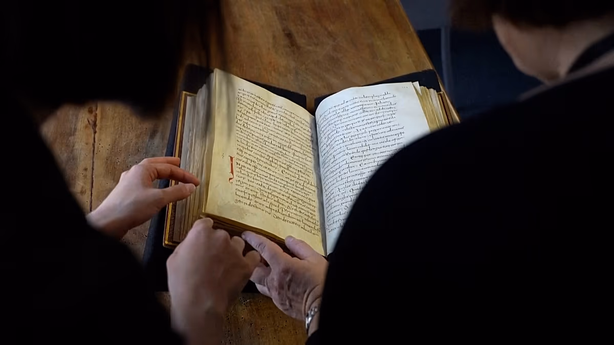 Manuscrit perdu du IXe siècle contenant le premier poème anglais trouvé dans une bibliothèque de Rome