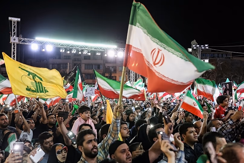 Les drapeaux du Hezbollah libanais ont été vus lors d'une réception pour l'équipe nationale iranienne de football à Téhéran, le 14 mai 2026.