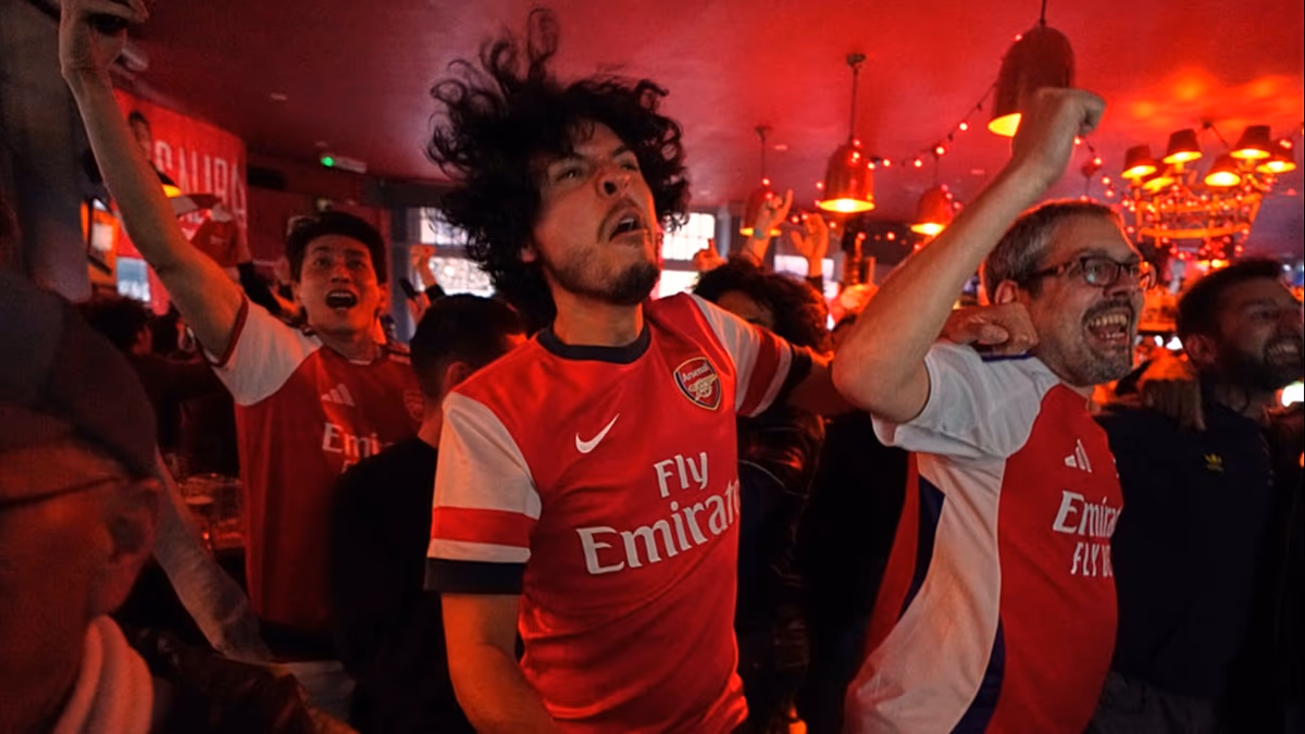 Arsenal remporte la Premier League, mettant fin à 22 ans d'attente après le match nul de Manchester City contre Bournemouth