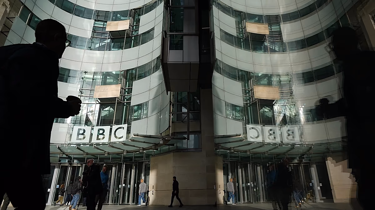 L'ancien cadre de Google, Matt Brittin, prend les rênes de la chaîne publique BBC, frappée par un scandale.