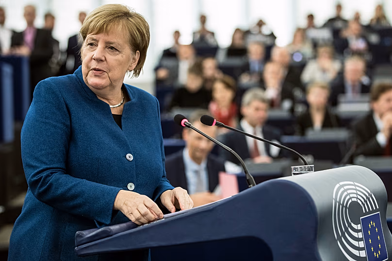 La chancelière allemande Angela Merkel débat de l'avenir de l'Europe avec les membres du Parlement européen, à Strasbourg, le 13 novembre 2018. (AP Photo/Jean-François Badias)