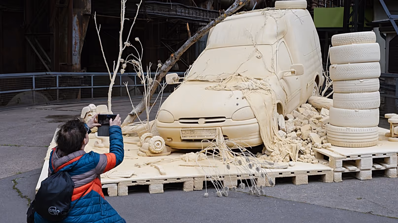 "Les Silence des Départs" de Tomas Lacque exposé à la Biennale d