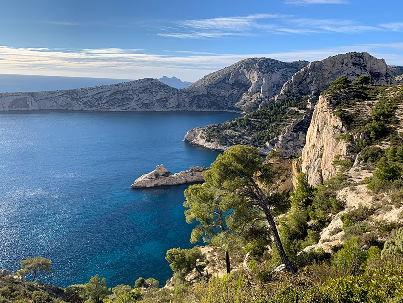 Le Parc National des Calanques est situé sur la côte sud de la Méditerranée dans les Bouches-du-Rhône.